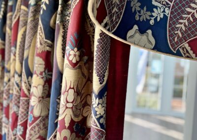 appearance of curtains and lampshade